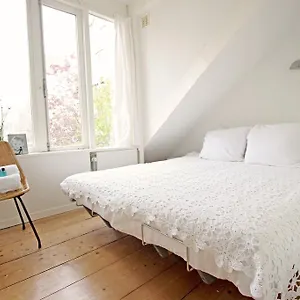  Bed & Breakfast Beautiful 2 Floor Vondelpark Apartment. Netherlands